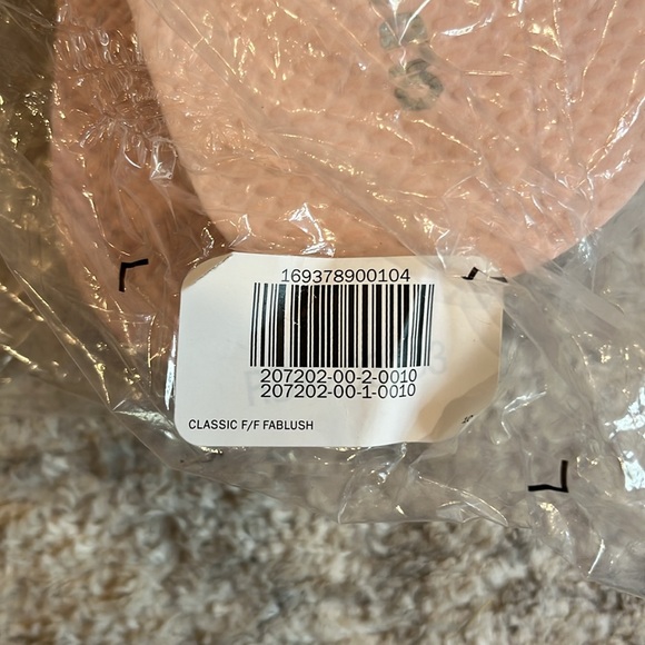 NWT Old Navy Flip Flops - Picture 5 of 7